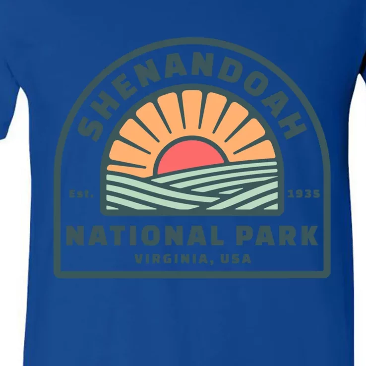 Family Vacation Gift Great Gift Retro Shenandoah National Park Gift V-Neck T-Shirt