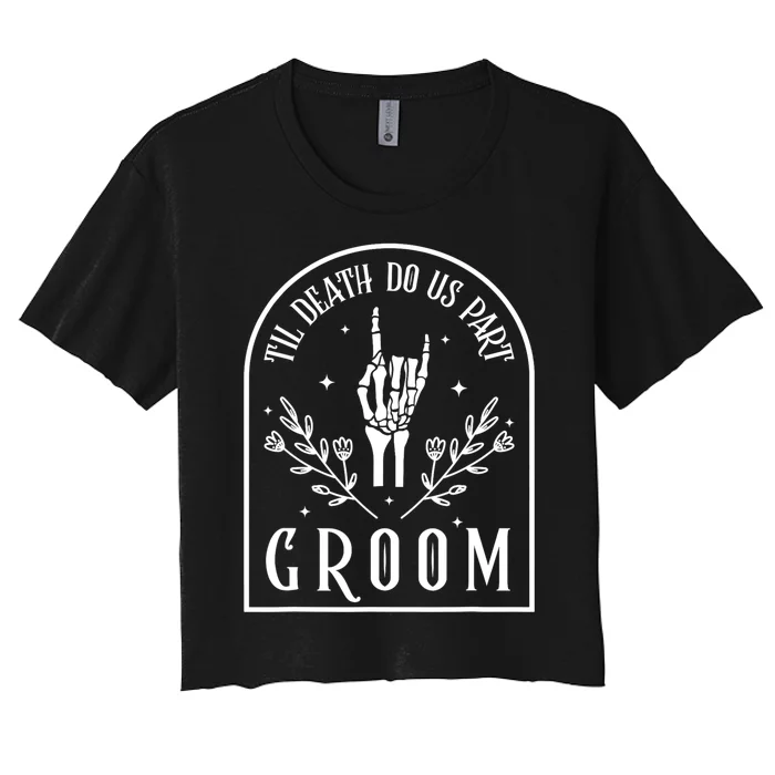 Groom Bride Skeleton Gothic Halloween Engagement Wedding Women's Crop Top Tee