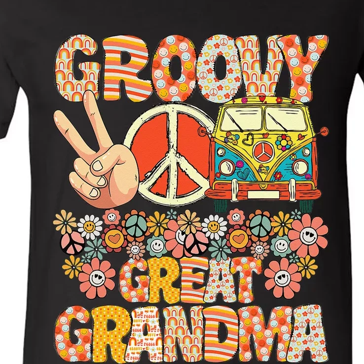 Groovy Great Grandma Retro Matching Family Baby Shower V-Neck T-Shirt