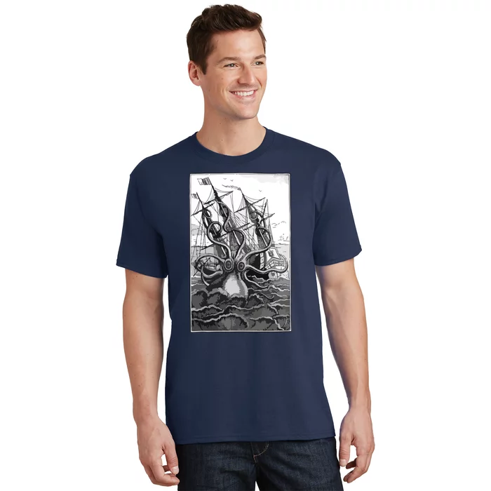 Giant Octopus Pirate Ship Vintage Kraken Sailing Squid T-Shirt