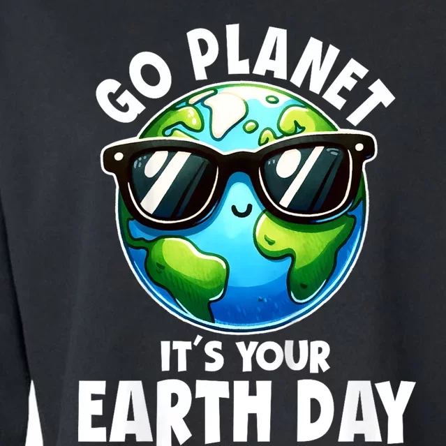 Go Planet ItS Your Earth Day Cute Earth Cropped Pullover Crew