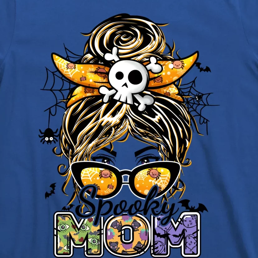 Groovy Spooky Mom Messy Bun Witch Mom Halloween Cool Gift T-Shirt