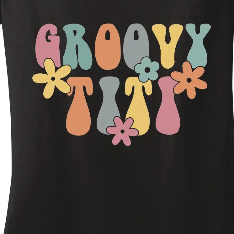 Groovy Titi Retro Auntie Aunt Gift Pregnancy Announcement Women's V-Neck T-Shirt