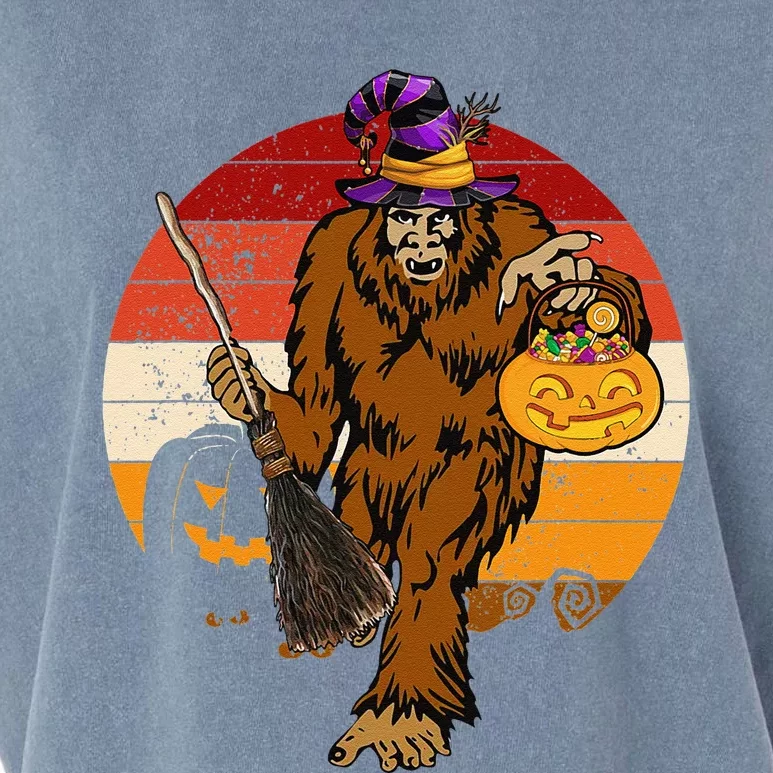 Halloween Bigfoot Sasquatch Witch Hat Retro Jack O Lantern Garment-Dyed Women's Muscle Tee