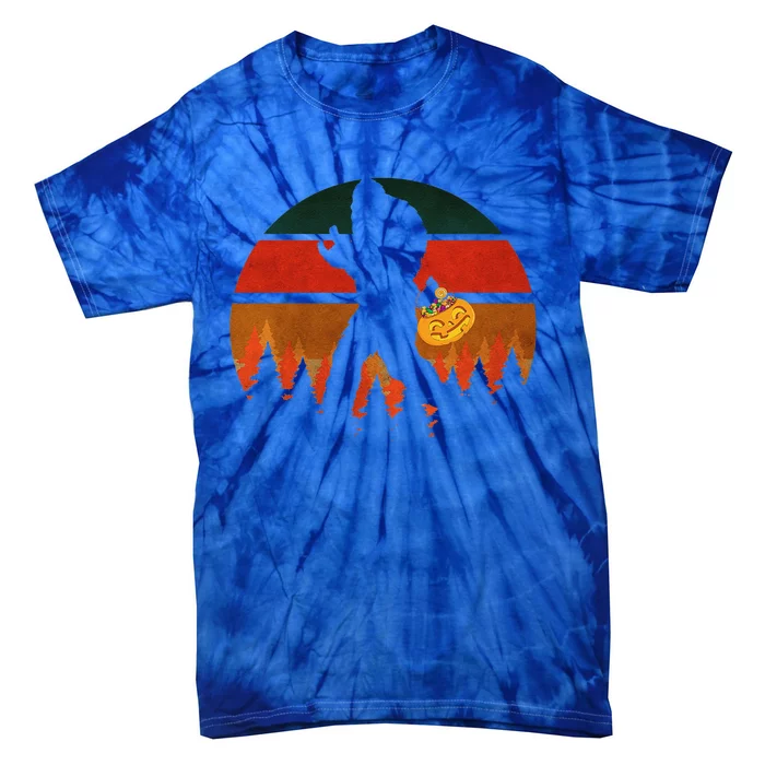 Halloween Costume Bigfoot Lovers Retro Vintage Sasquatch Tie-Dye T-Shirt