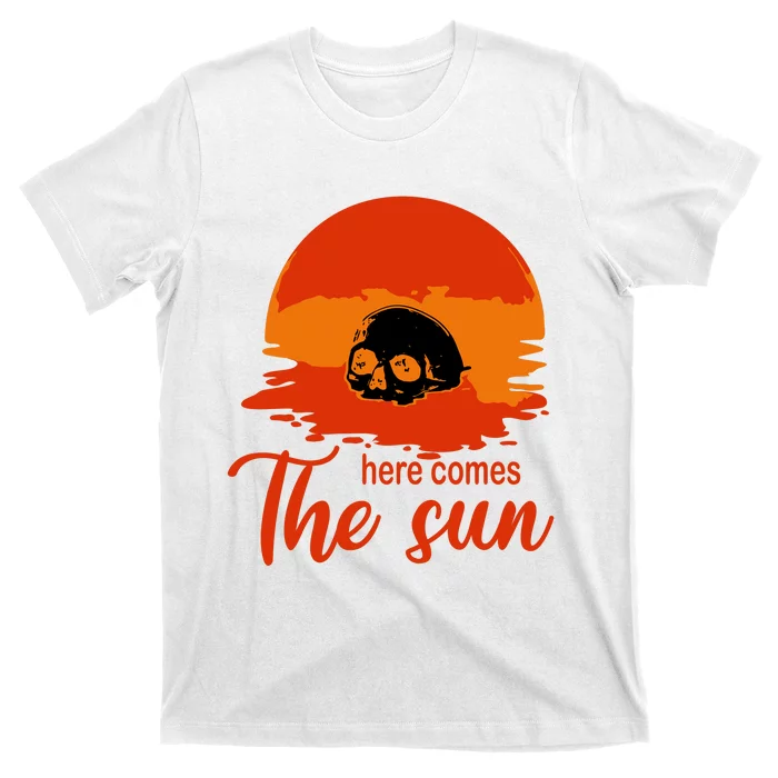 Here Comes The Sun Spooky Skull Vintage Halloween T-Shirt