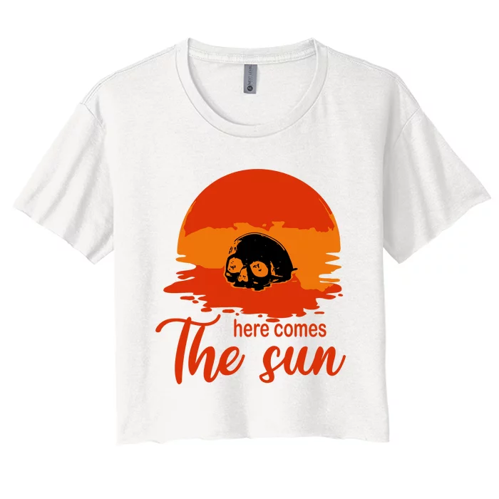 Here Comes The Sun Spooky Skull Vintage Halloween Women's Crop Top Tee