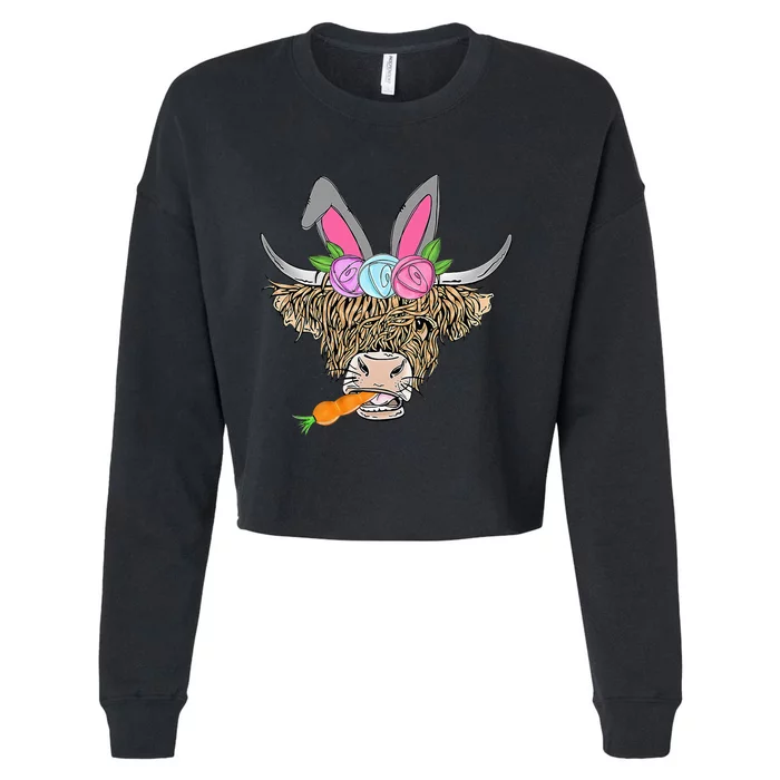 Happy Easter heifer highland cow with bunny ears carrot egg Cropped Pullover Crew