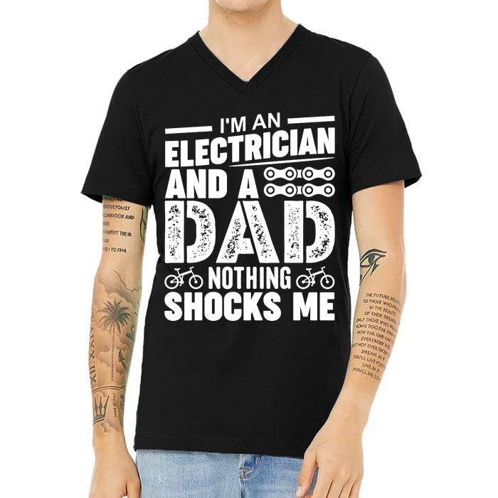 IM An Electrician And A Dad Nothing Shocks Me Funny Gift For Fathers V-Neck T-Shirt