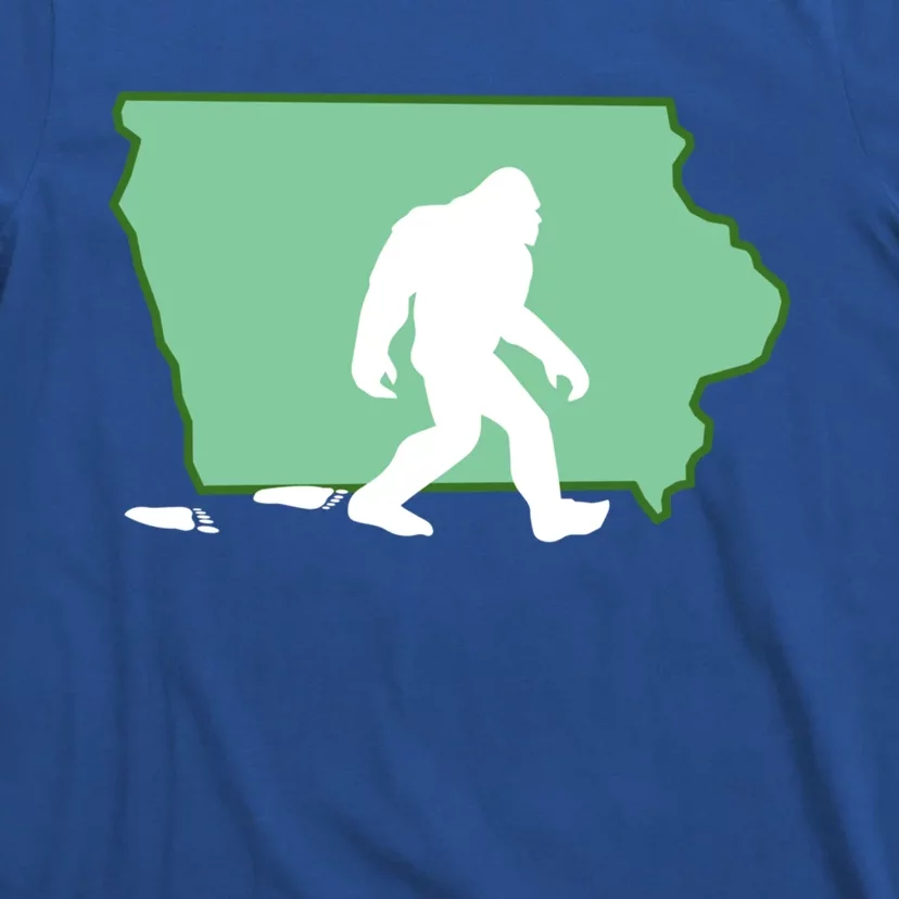 Iowa Bigfoot Hunter State Gift T-Shirt