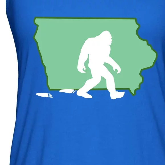 Iowa Bigfoot Hunter State Gift Ladies Essential Flowy Tank