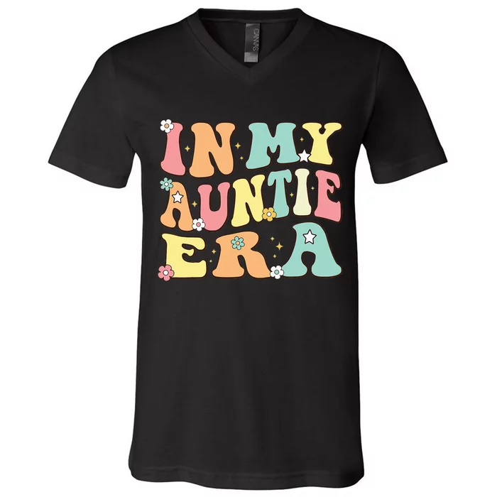 In My Auntie Era Baby Announcement for Aunt Christmas Groovy V-Neck T-Shirt