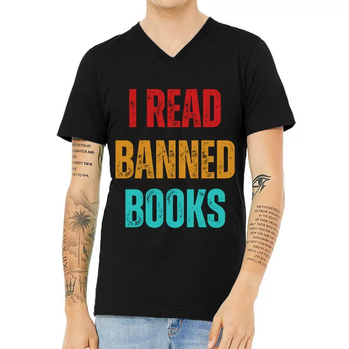 I Read Banned Books Im With The Banned Vintage Retro V-Neck T-Shirt