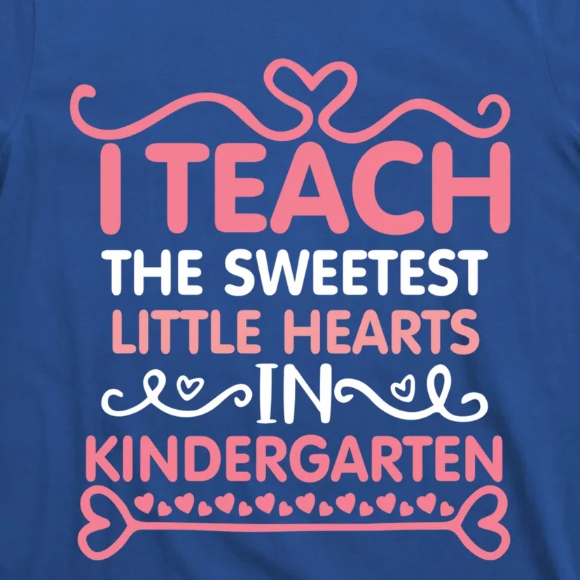 I Teach Sweetest Hearts In Kindergarten Teacher Valentines Gift T-Shirt