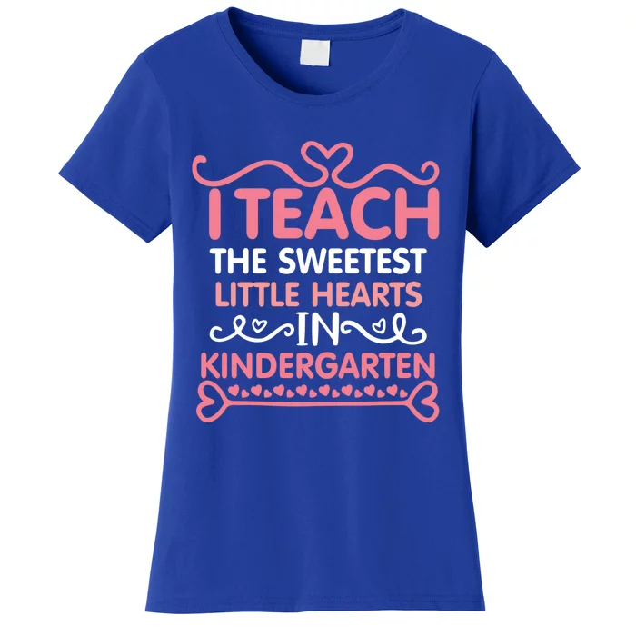 I Teach Sweetest Hearts In Kindergarten Teacher Valentines Gift Women's T-Shirt