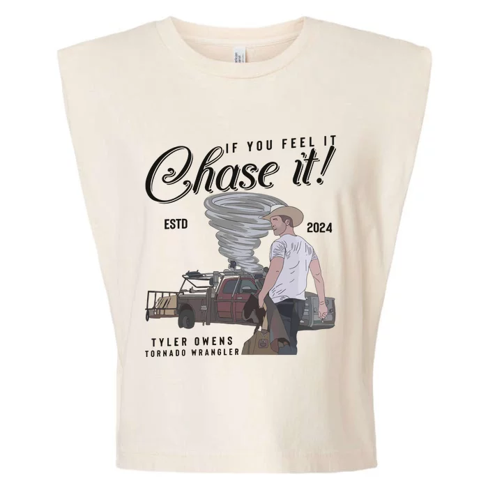 If You Feel It Chase It G.L.E.N Powell Garment-Dyed Women's Muscle Tee