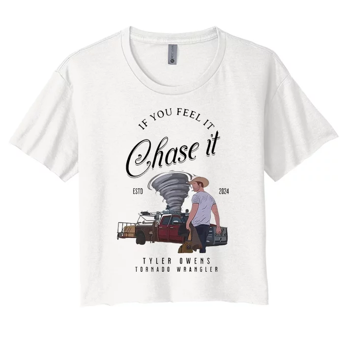 If You Feel It Chase It Women's Crop Top Tee