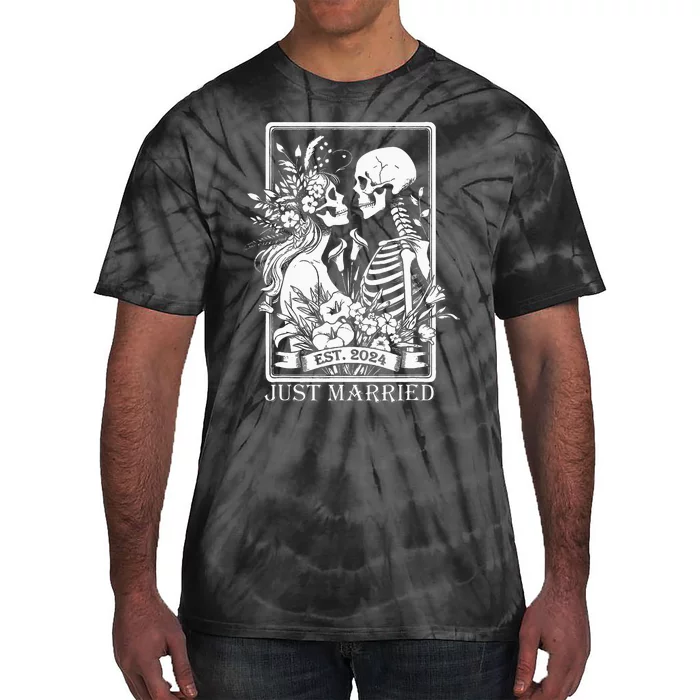 Just Married Est 2024 Halloween Skeleton Couples Tie-Dye T-Shirt