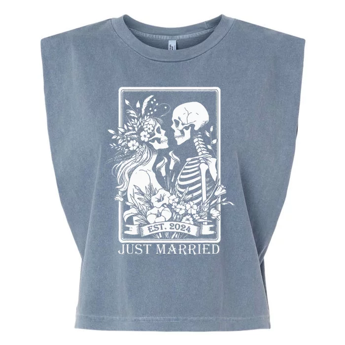 Just Married Est 2024 Halloween Skeleton Couples Garment-Dyed Women's Muscle Tee