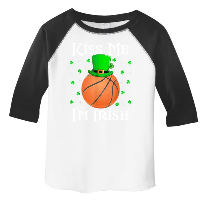 Kiss Me I'm Irish Leprechaun Hat Basketball St Patrick's Day Gift Toddler Fine Jersey T-Shirt