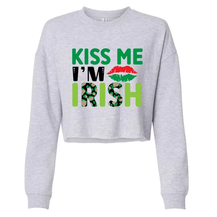 Kis Me I'm Irish Funny St Patricks Day Cropped Pullover Crew