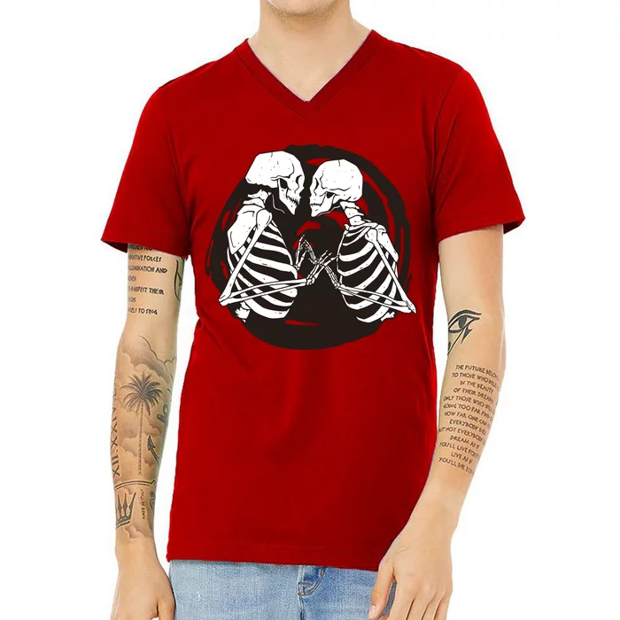 Kissing Skeletons In Love V-Neck T-Shirt