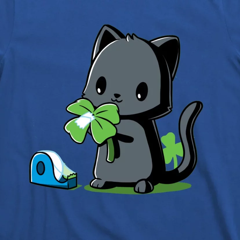 Lucky Black Cat Gift Funny St Patricks Day Cat Gift T-Shirt