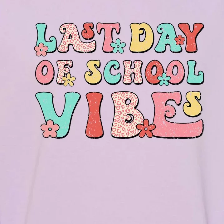 Last Day Of School Vibes Retro Groovy Teacher Graduation Garment-Dyed Sweatshirt