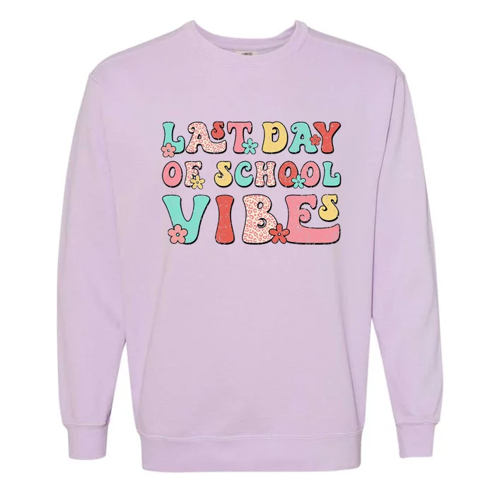 Last Day Of School Vibes Retro Groovy Teacher Graduation Garment-Dyed Sweatshirt