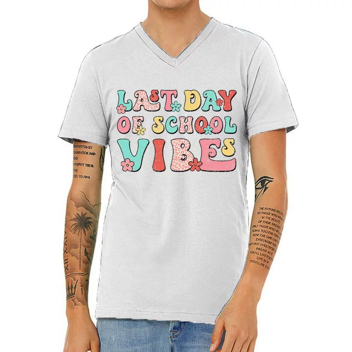 Last Day Of School Vibes Retro Groovy Teacher Graduation V-Neck T-Shirt