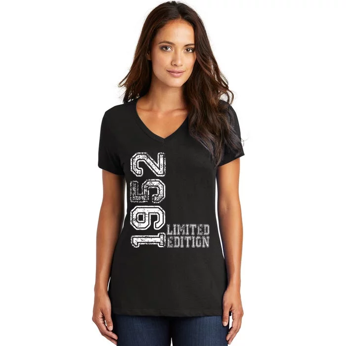 Limited Edition 1952 Birthday 1952 Born 1952 Vintage Women's V-Neck T-Shirt