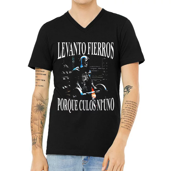 Levanto Fierros Porque Culos Ni Uno Calaca V-Neck T-Shirt