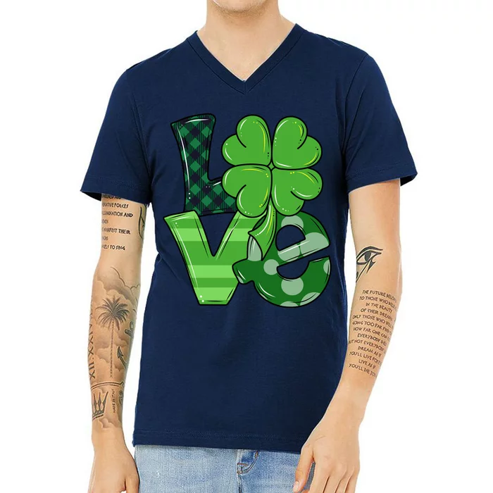 Love Shamrock St Patricks Day V-Neck T-Shirt