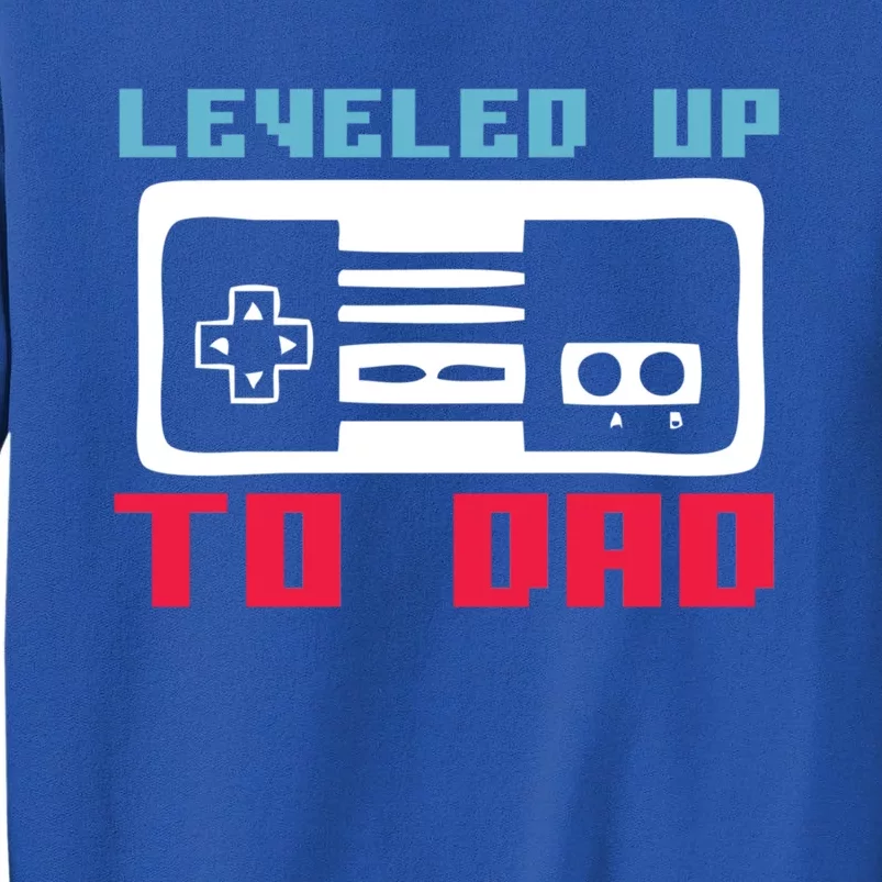 Leveled Up To Dad Funny New Father Quote Saying Retro Gaming Cute Gift Sweatshirt