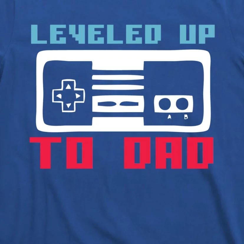 Leveled Up To Dad Funny New Father Quote Saying Retro Gaming Cute Gift T-Shirt