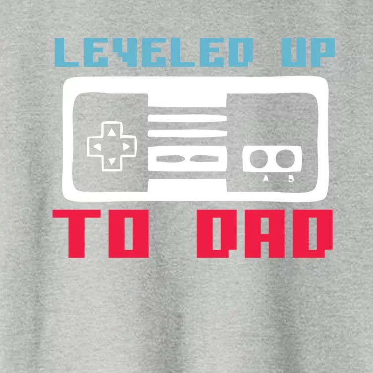 Leveled Up To Dad Funny New Father Quote Saying Retro Gaming Cute Gift Women's Crop Top Tee