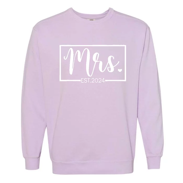 Mrs. Est. 2024 Just Married Wedding Wife Mr & Mrs Gifts Garment-Dyed Sweatshirt