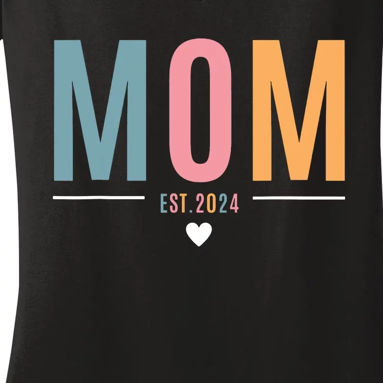 Mom Est 2024 Expect Baby 2024 Mother 2024 New Mama Mommy Women's V-Neck T-Shirt