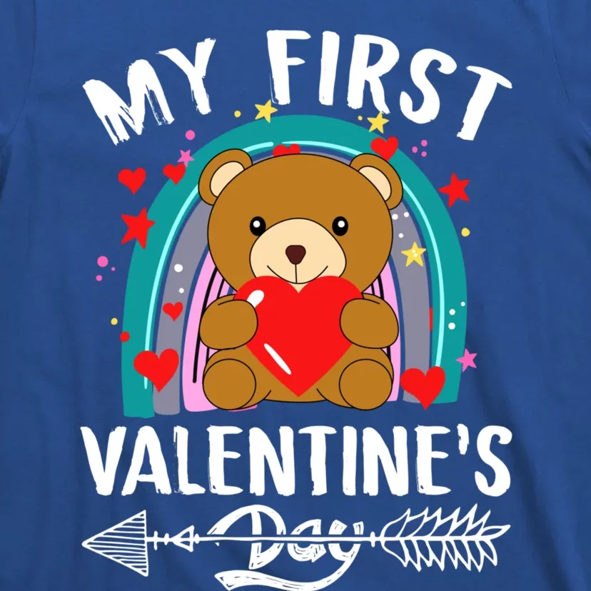 My First Valentine`s Day: Funny Love Bear Heart Gift T-Shirt