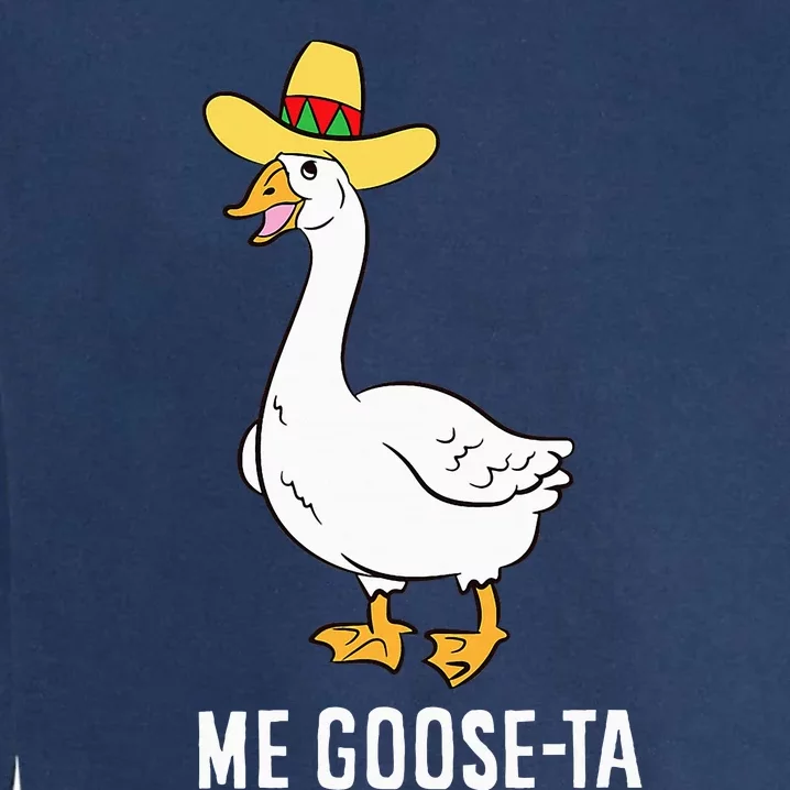 Me Goose Ta Mexican Funny Spanish Goose Pun Garment-Dyed Sweatshirt