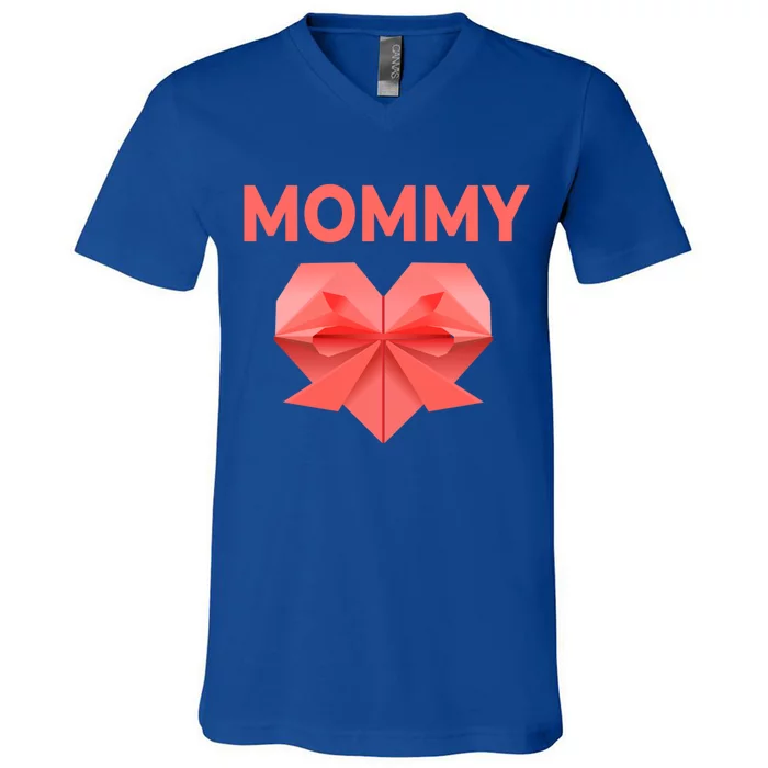 Mommy Mom Love Mommy Heart Thank You Mother's Day Gift V-Neck T-Shirt