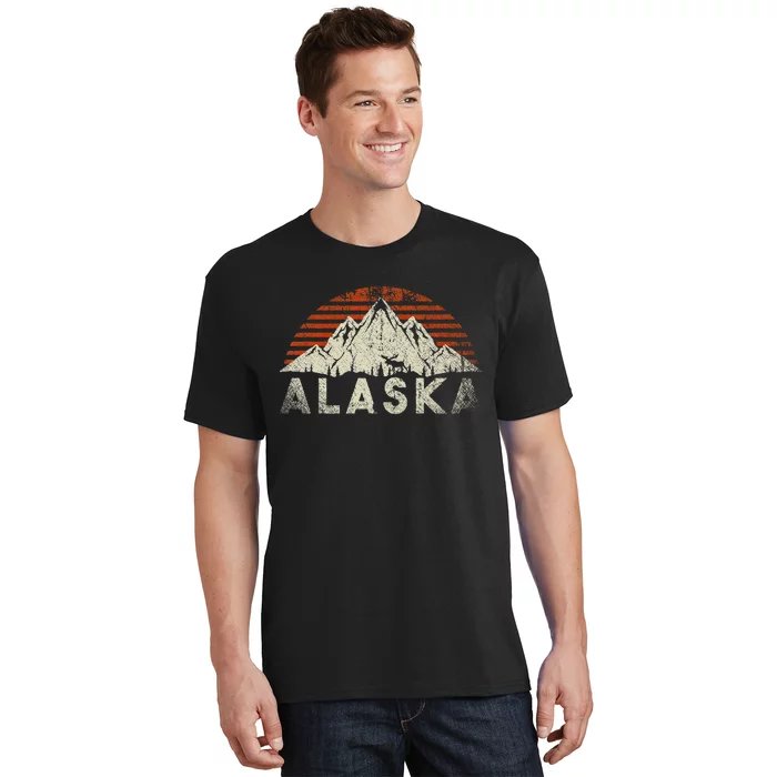 Mountain Wildlife Animal Alaskan Moose Retro Alaska T-Shirt