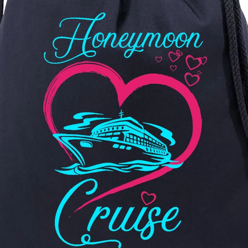 Newlywed FunLoving Couples Honeymoon Cruise Drawstring Bag