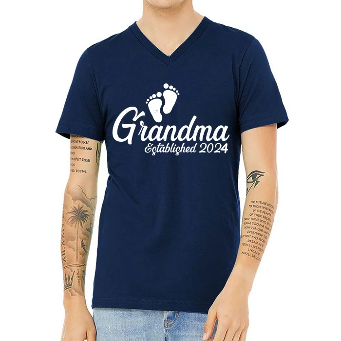 New Grandma Established 2024 Family V-Neck T-Shirt