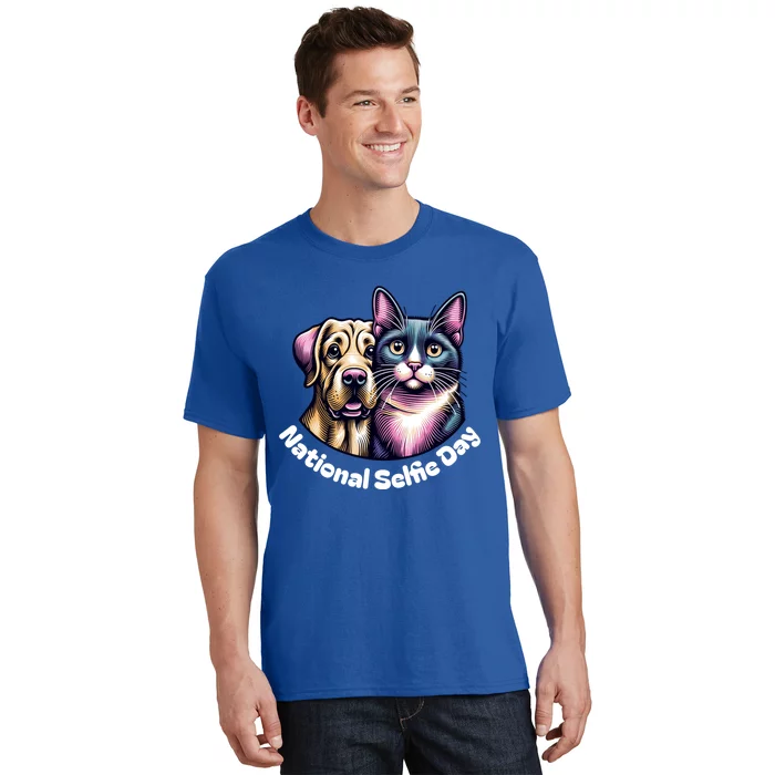 National Selfie Day Cat And Dog Ready For Selfie Together Gift T-Shirt