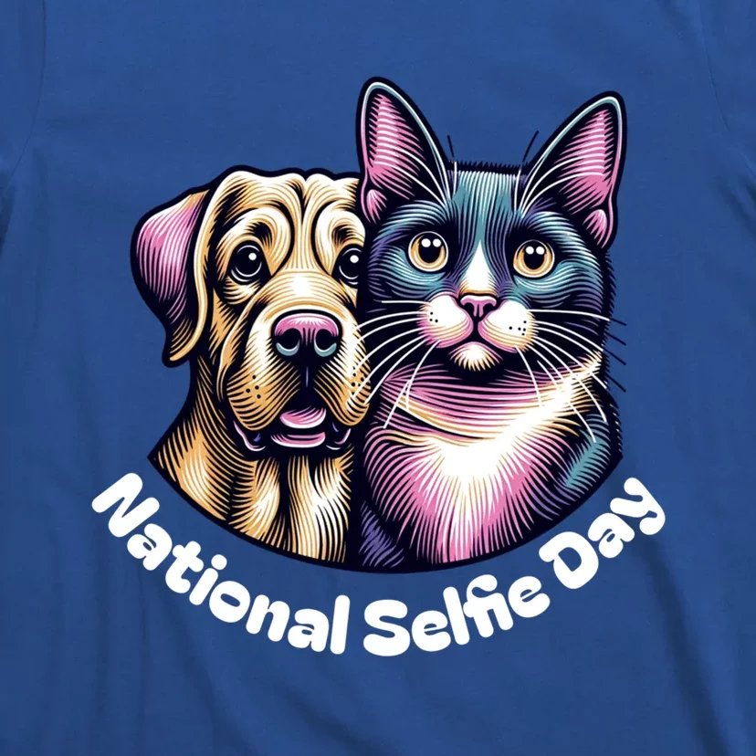 National Selfie Day Cat And Dog Ready For Selfie Together Gift T-Shirt