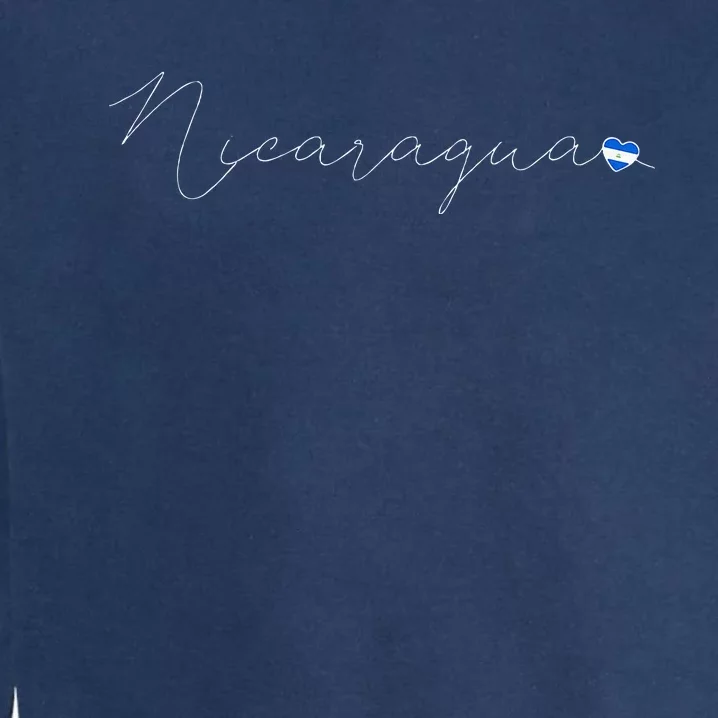 Nicaragua Simple Love Nicaraguan Flag Heart On Nicaragua Garment-Dyed Sweatshirt