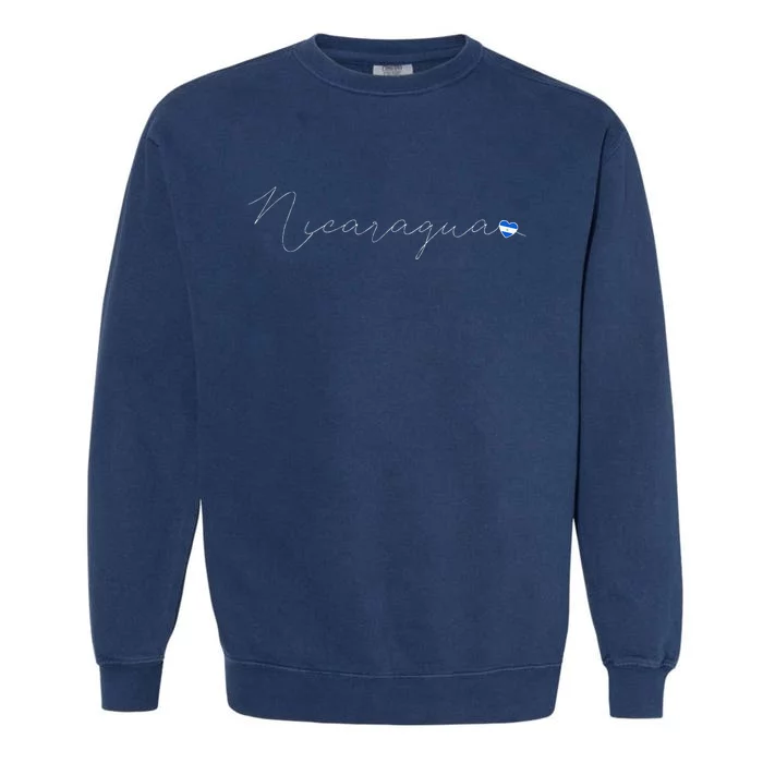 Nicaragua Simple Love Nicaraguan Flag Heart On Nicaragua Garment-Dyed Sweatshirt