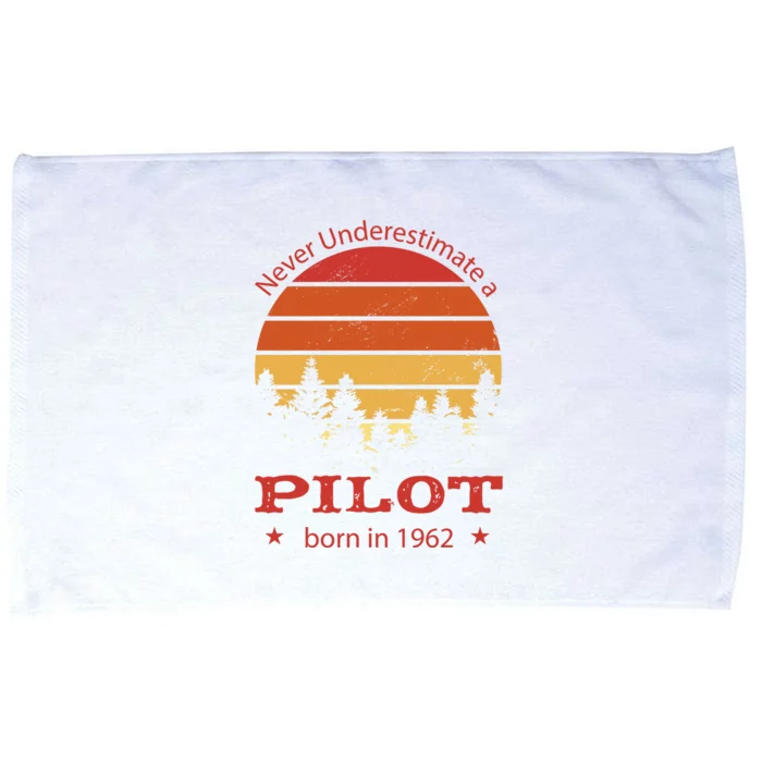 Never Underestimate A Pilot Born In 1962 Microfiber Hand Towel