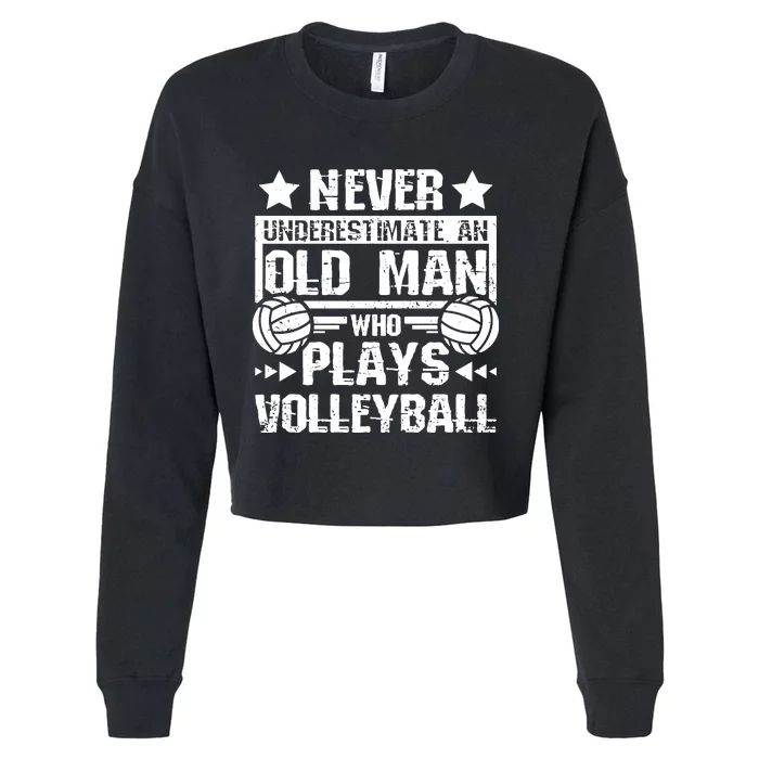 Never underestimate an old man who plays volleyball Long Sleeve Cropped Pullover Crew